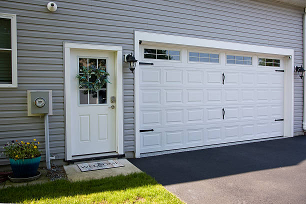 24/7 Emergency Garage Door Panel Replacement experts in Elizabeth, CO